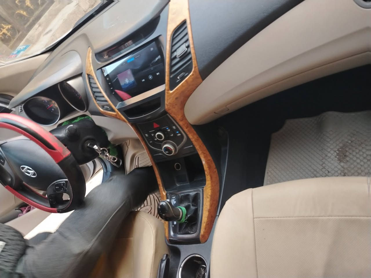 سلام عليكم النترا خليجيه 2015 سياره جديده فول مواصفات  محرك 1800 ماكينه وكير وحداديه وتبريد جهزه سياره بيه صبغ جملغ وبنيد باقي مكفوله تحويل سياره مكلف بلنشر وهذ رقم راعي *********** سعر 120
