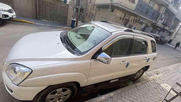 سلام عليكم  كيا سبورتج 2010خليجي السياره فول فتحه ماشيه 85الف سيارة نضيفه البكان بغداد السعر 130 وبي مجال 
الهاتف ***********
