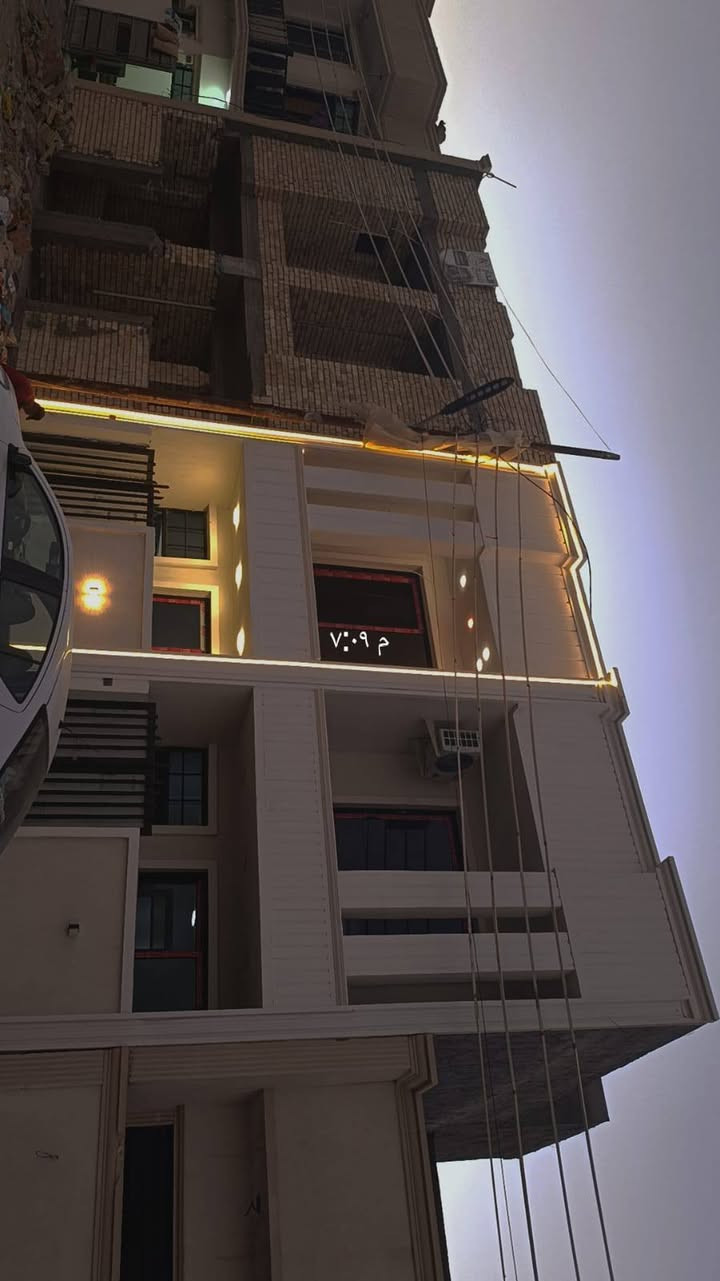 السلام عليكم 
للبيع بيت زيرو بأسمي
شبابيك المنيوم سلايت 
أبواب صاج
 
غرفتين واسعه  ٤.٥ متر
مطبخ كبير ٦ متر
استقبال واسعه ٤.٥ متر
بيتونه كبيره 
بواري سبلت تقطير و ستلايت دفن
٥٠ متر 
الدوره خلف أفران الزيتون 
٥ دقايق عن الطابقين 
تبليط ماء كهرباء نت لباب البيت 
للأستفسار خاص او واتس ***********
و بدون دلاليه
