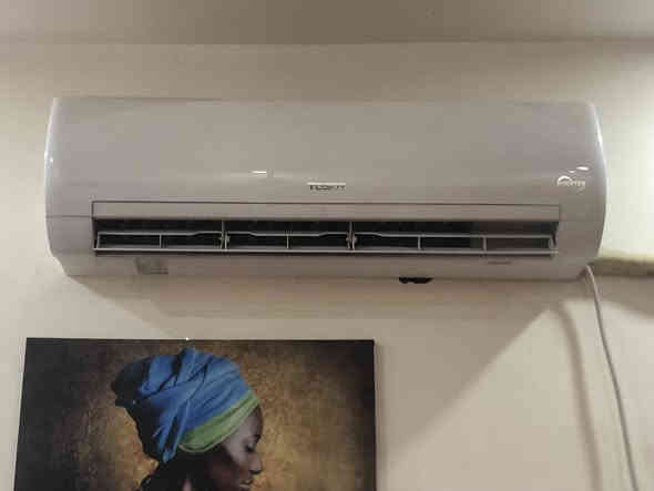 سبلت توسوت انفيرتر طن بس قطعه داخليه جبيره مو صغير  وسبلت ثاني طن عادي توسوت قطعه داخليه صغيره ***********
