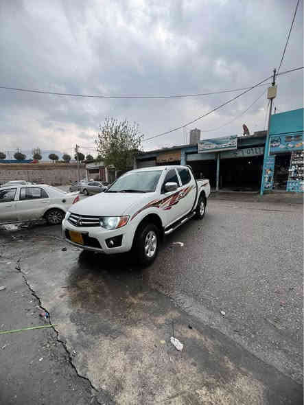 قەزافی بەنزین ٢٠١٠رەقەم هەولئر دەبل ئەکسل  
گئر مەکینە بەشەرت
دو بستی سبوخە بەبئ دحمو  لئ دران 
جوار تایەی نوی تازە لۆ بەسترایە 
دەحامی لۆ دەحامی  تەحویل خرامە بەشەرت 
شوئن سۆران 
***********
سحر ١٢٨مەجال سوران
