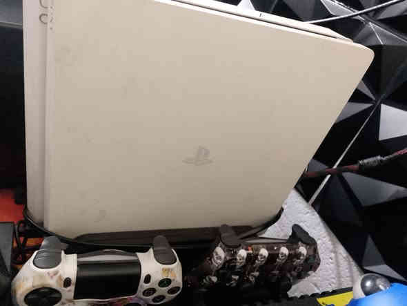 سلام عليكم بلي 4 سلم كامل ملحقاته وجديد حته كارتونه ويا وجوستكان اصليه و 5 اقراص قويه من ضمنهم بيس 21 
وحده سعره ب 80 ابيع شلع كلهن وذا تريد بس بلي هم عادي فوت خاص او ع واتس ***********
مكاني بغداد
