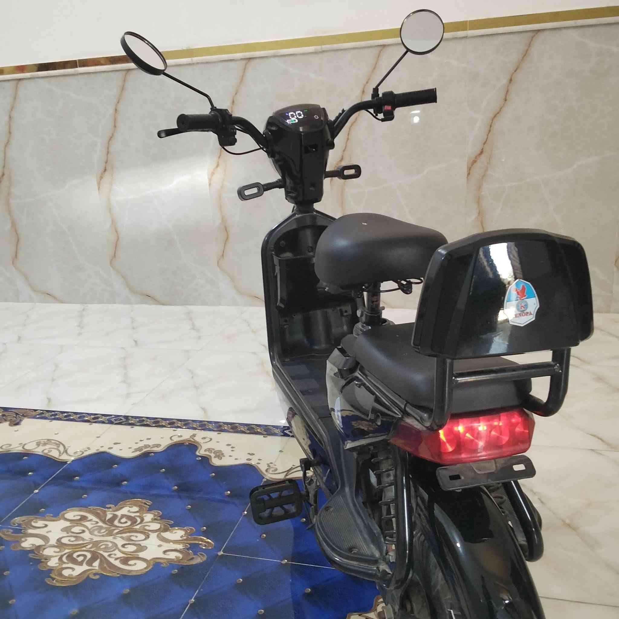 دراجه شحن للبيع ما بيها اي عطل نظافه فول شحن على الكهرباء + وياها شاحنتها كامله العنوان الناصرية اريدو خلف الكراج  السعر 350 وبيها مجال
للاستفسار الاتصال على الرقم ***********
