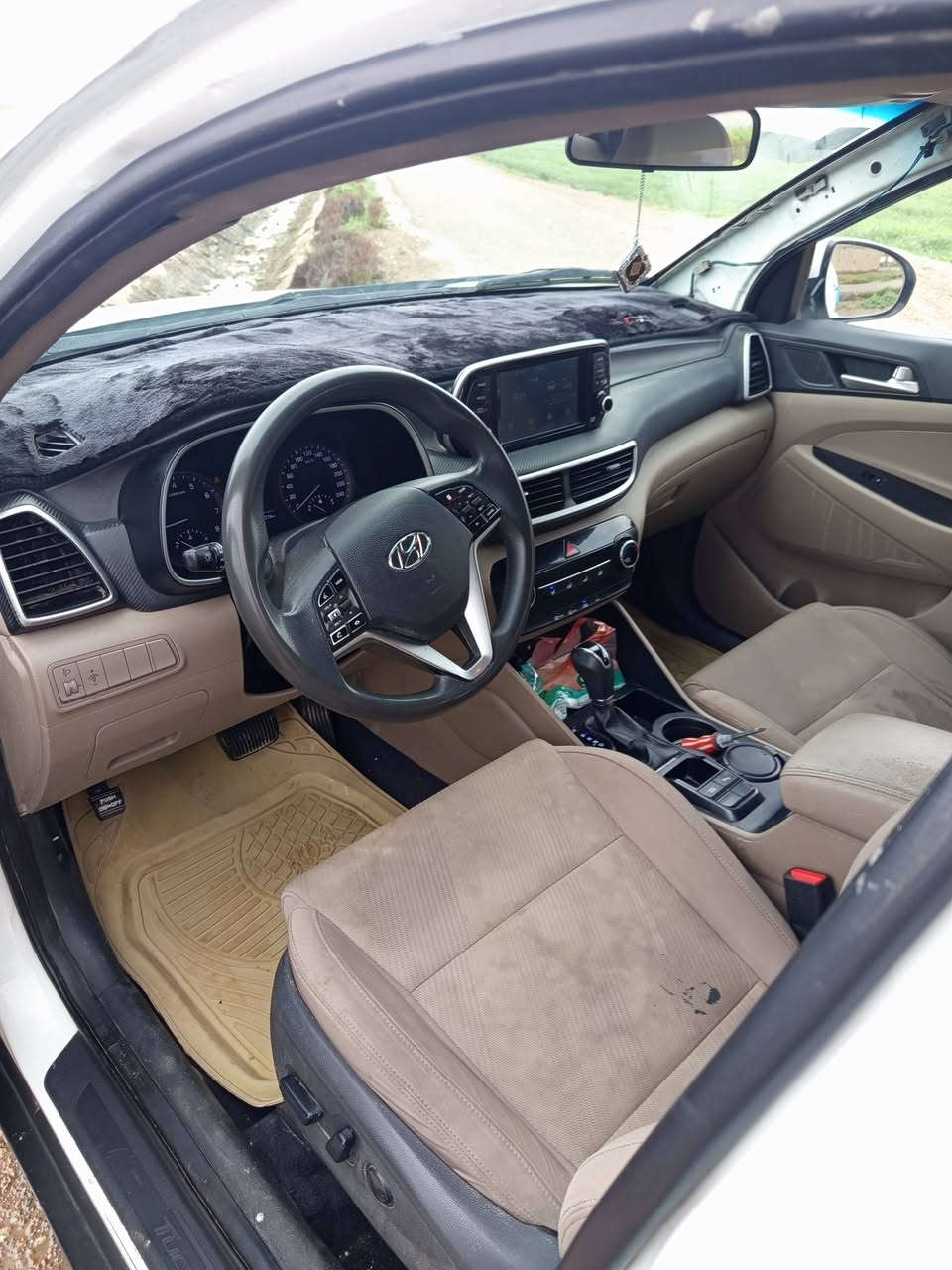 السلام عليكم توسان2019 محرك2000خليجي فول مواصفات ما عدا البانوراما دخول ذكي تحكم ستيرن ثلاث أنماط سرعه مري شفط حساسات  السياره تعرضت إلى جفيه ومصلحه بس تصليحها مو مضبوط محرك وكير مكفول تبريد ثلج السياره أبيعها علا وضعها السعر 130$ وبيها مجال بسيط مكاني بغداد مشاهده 
***********
