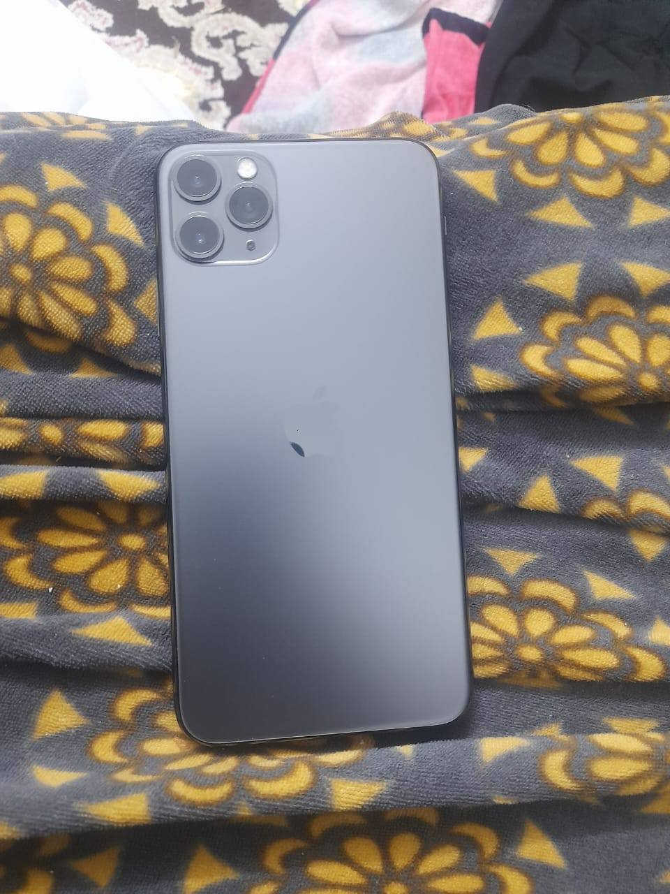 ايفون 11 برو ماكس بطاريه 82 الذاكرة 256 شاشه مبدله الشاشه بيها شويه سود جوه السعر 250 وبي مجال للطيبين العنوان مدينه الصدر للاستفسار ***********
