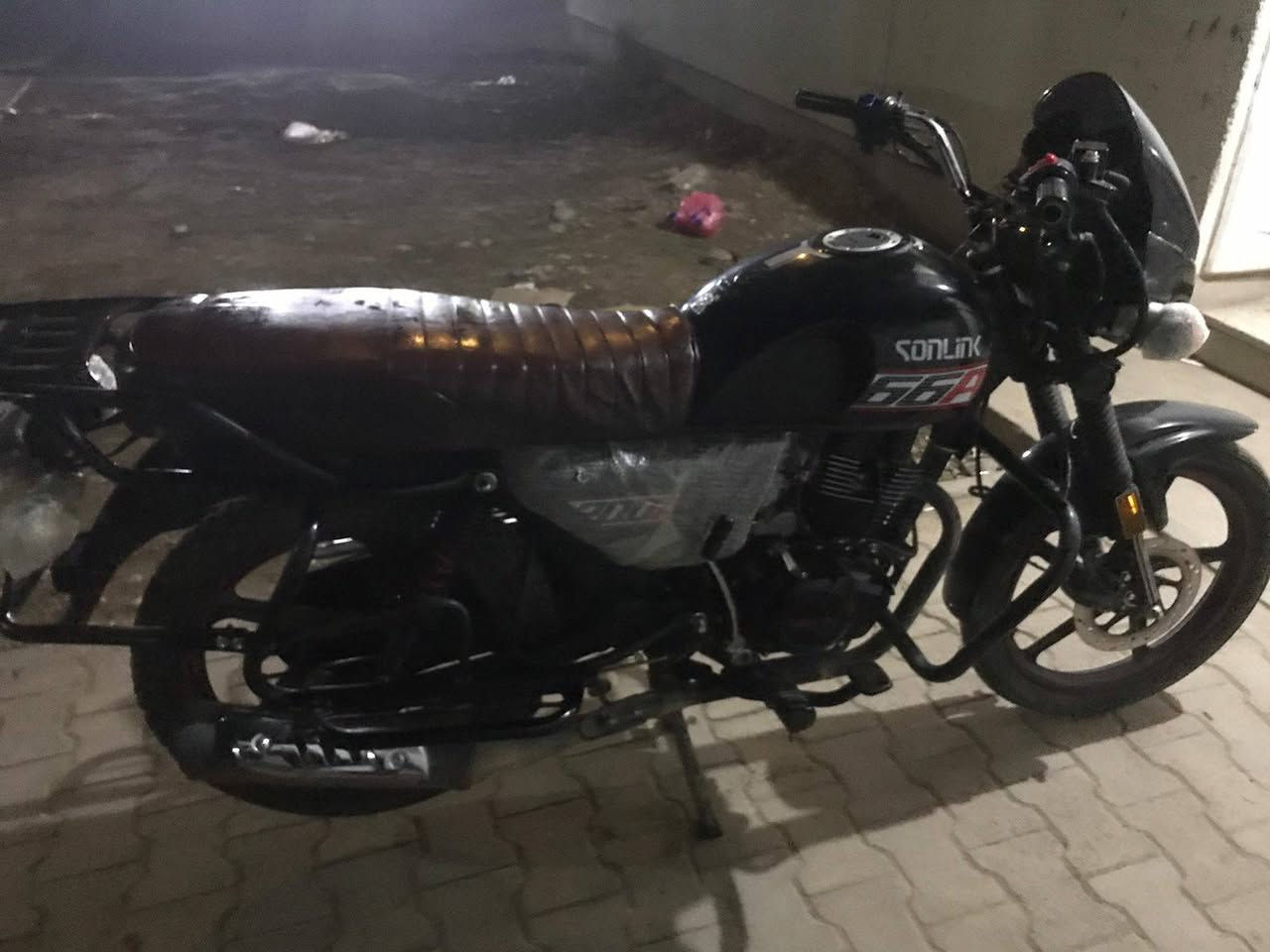 السلام عليكم
اخون درجه ديوان موديل 24 سونك الاصلي
مكينه 200 لون يخبل 
درجه اخت الزيور 
فقط عدد السرعه وكفه
ويردها قبق مال زنجيل فقط
درجه مكفول من كلشي
السعر مليون وميه
مكلف بالنشر. 
رقم صاحب الدرجه ***********
مكانها صلاح الدين مجمع الدور
