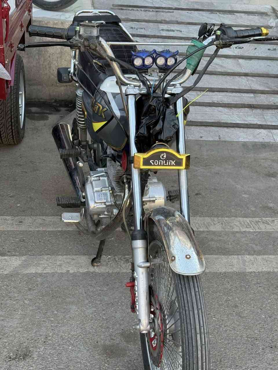 دارجه سولينك 2023
تايرات جديد وياله جديد بشرط فصله مكفول كفاله عامه 
ملاحضه محرك مفتوح
بي منفيست 
سعر٥٥٠ مجال 
***********
