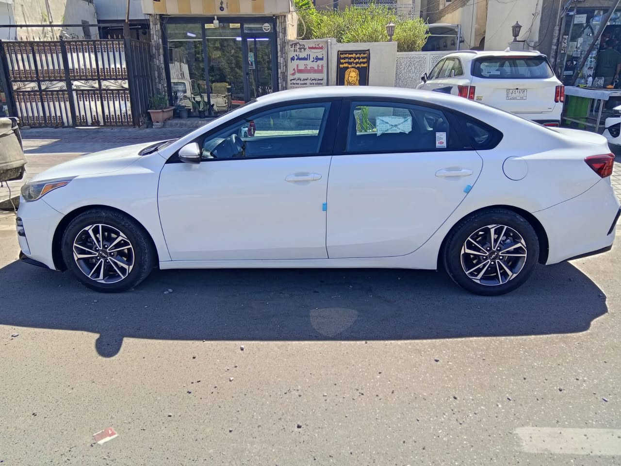 السلام عليكم فورتي موديل 2021
بجم كبس 
ماشية 70 
شاشة كبيرة 
تحكمات استيرن 
تحديد مسار 
كير مكينة كفالة 
انضمة قيادة سبورت اعتيادي ذكي 
تشغيل عن بعد 
الحادث باب وجاملغ مصبوغ خلف السايق 
*********** بغداد حي اور
