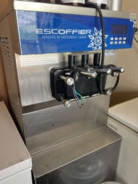 مكينة سوفت Escoffier  سنكل فيز جديدة مستخدمة. شهرين. نضام كصب للبيع. ب...