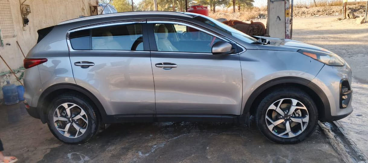 السلام عليكم
للبيع سبورتج موديل 2020 
ماشيه 56 ميل 
حادثهه جاملغ وبنيد 
والسونار بلمنشور
رقم بغداد مداور شوكت ميعجبك 
السياره احلا من الصور 
مواصفاتهه معروفه 
السعر 158 وبيهه مجال 
مكانهه حله
***********
