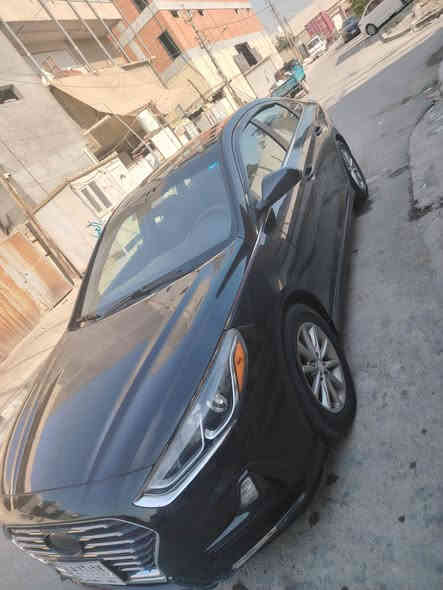 سلام عليكم سوناته ٢٠١٨ سياره جديده ماشيه ٤٦ حقيقي حادث قبق صندوك بمدل نفس لون سعر ١٣٠ وبيهه مجال مكاني بغداد *********** علي
