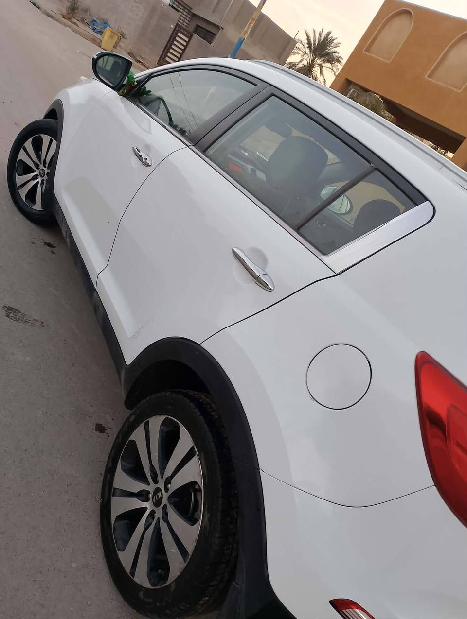 السلام عليكم سبورتج 2013خليجي مكفول بصمة محرك 2000السعر 156وبيها مجال حق الجية 
مكلف بالنشر
للاتصال
***********
