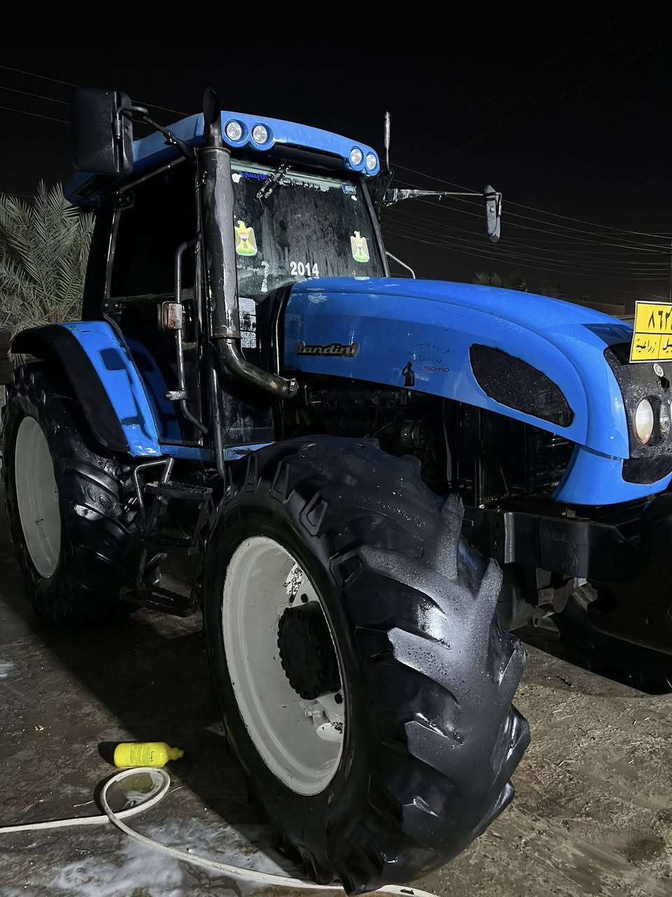 سلام عليكم لاندين للبيع حجم 140  رقم أربيل مكينه كير اكسن شرط وراه فدان وخرماشه وديجر المكان البصره سفوان وياه تاير لوره جديد مكينه حلوه ونضيفه جاهزه للعمل رقم الهاتف ***********
