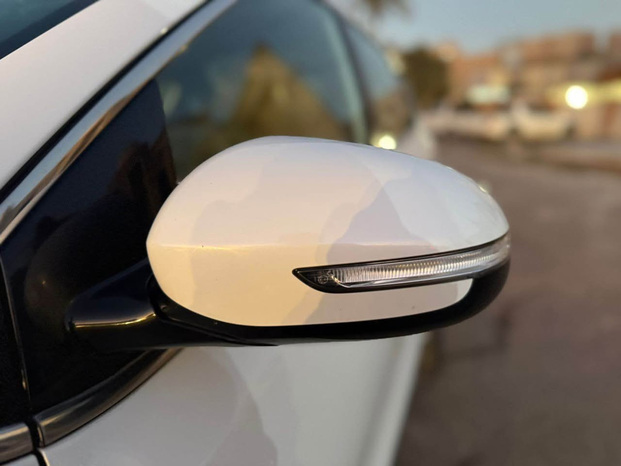 السلام عليكم عندي كيا سبورتج 2017 خليجي فول 1/1 السياره كفاله من الصبغ والضربه والتبديل والكير والمكينه ماشي 70 الف حقيقي بيها فقط بارد باب الصدر مقدار شي بسيط كلش رقم بغداد تحويل ثاني يوم
محرك 2000
بصمه
بانوراما
سايد بريك بصمه
كشنات كهرباء
جلد حمصي
جنطه كهرباء
شاشه اصلي
اريل ماوس
وباقي المواصفات للفول الفول
مكاني بغداد
السسسعر 
188$
الاتصال
*********** بغداد, العراق
