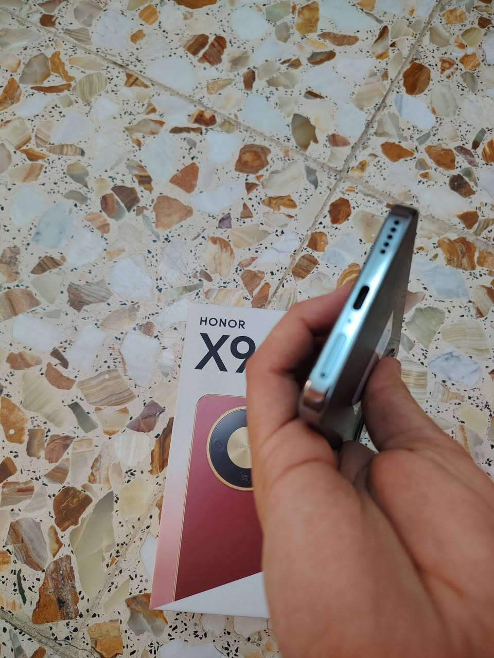 هونرx9d ذاكرة256 عشوائية 12 كامل ملحقات الجهاز جديد مابي اي شي السعر 425 مكاني بغداد قرب جسر الخطيب ***********
