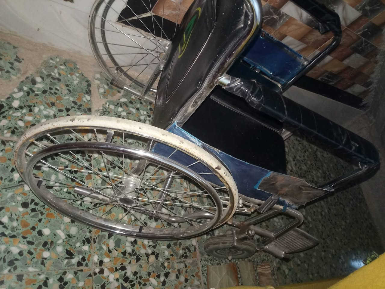 السلام عليكم
بطارية عربانة شحن مستعمل شغال فول شحن +عربانة عادية بحالة جيدة جدا للبيع بغداد 
تلفون ***********بي وات ساب والاسعار اثنينهم اريدهن ب160الف بيهم مجال بسيط
