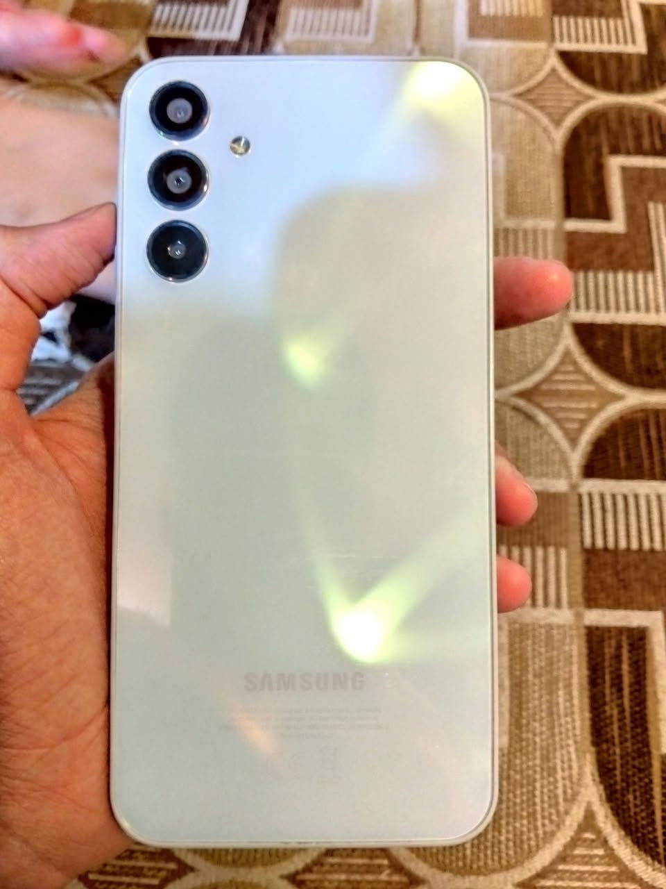 السلام عليكم 
جهاز سامسونك (A15)
مواصفات 
بطاريه
5000mAh.
شحن سريع 25 واط
كامره الخلفيه
50MP رئيسية.
5MP واسعة.
2MP ماكرو.
الاماميه 13MP
المعالج MediaTek Helio G99 
(60فريم) 
الشاشة:
 6.5 إنج Super AMOLED.
الدقة: FHD+ (2340×1080).
معدل التحديث: 90Hz.
سعة الجهاز (128GP)  رام4
جهاز نظيف الله شاهد
ملحقات شاحنه بدون كارتون
سعر 170 وبي مجال
للتواصل واتساب
***********
