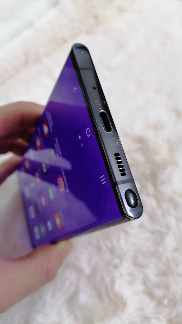 سامسونك نوت 20 الترا 5G رام12ذاكرة 512 گيگابايت نظيف على وضع الشركة بدون ملحقات سعر 320 دولار قفل ..  *********** دهوك
