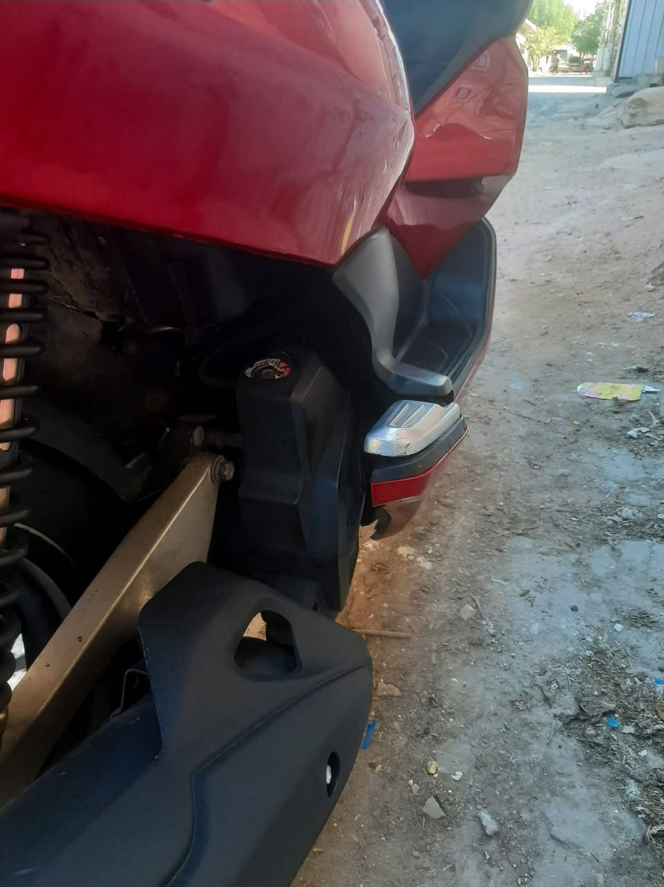 السلام عليكم للبيع دراجه pcxجيل الاول دراجة مال رمبه مديل18  الدراجه على  ايدي حجم مكينه 150ياباني الاصلي
دراجه كامله أستان كهربائي حساس ازدحام ٢حرف A  الدراجه مكينه لوك شلعه معدل خير من اللّٰه  جديده بمعنئ الكلمه واحلا من الصور  دراجة مكينه مكفوله اي نقص مابيه السعر مليون 550 وبيها مجال 
العنوان شارع حيفا قرب جسر باب المعظم 
هاتف ***********
