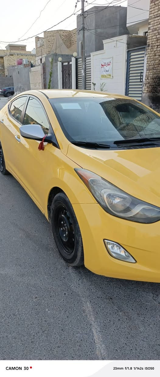 سلام عليكم سياره موديل 13 امريكي
ما بيها لا ضربه ولا تبديل مكينه 
وكير وتبريد وحداده مكفوله 
رقم بغداد نكليزي
 مراوس حسب القناعه  مكان السياره الديوانية 
 ***********
