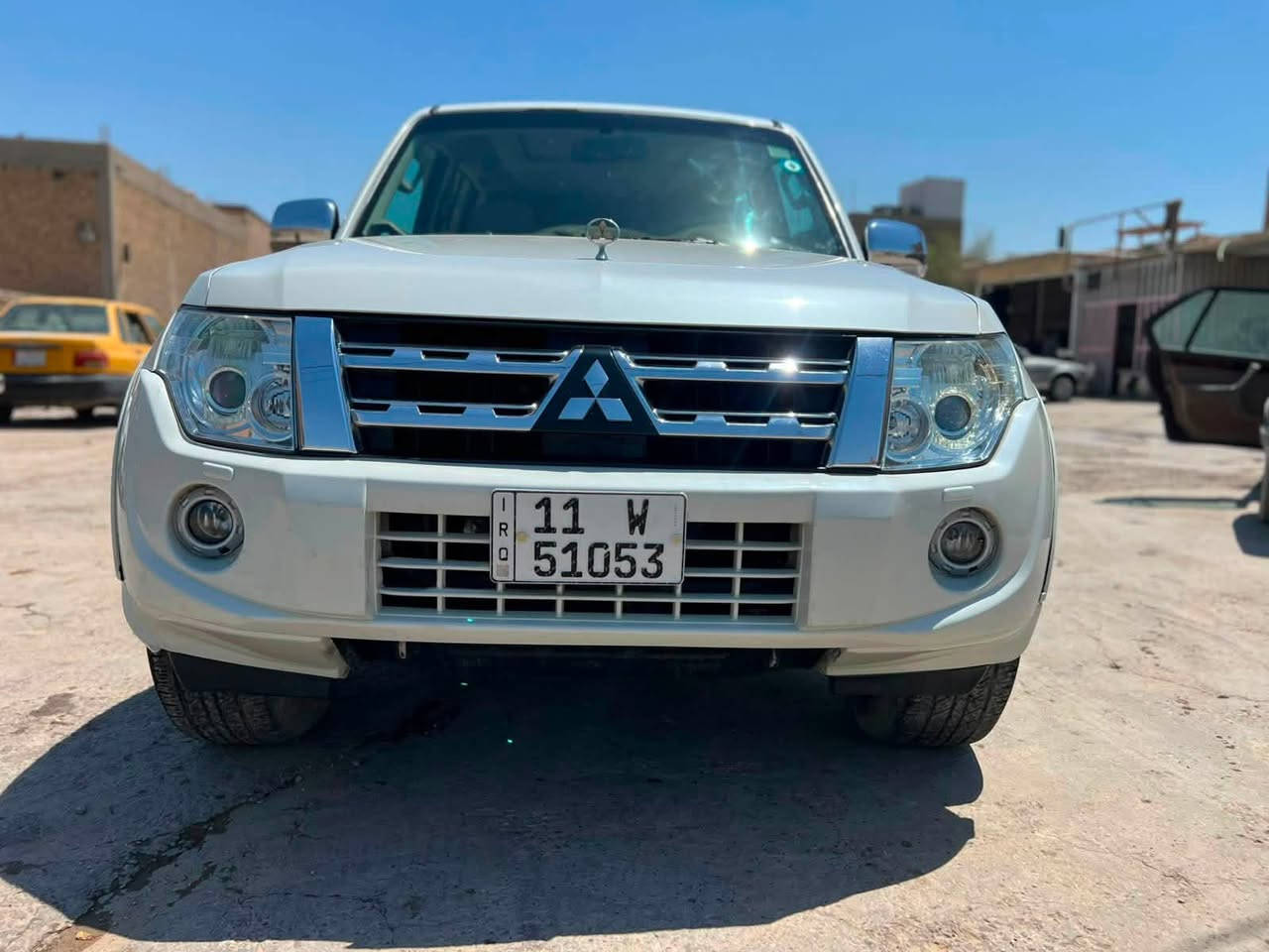 باجيرو موديل 2014 حبتور فول موصفات 
بيها باب الصدر صبغ وبيها خشم الجاملغ الي وره الصدر مصبوغ وبيها بارد ب الجاملغ الخلفي الطرف الثاني. 
السياره جاهزه ع الاخير 
فول موصفات 
فتحة 
جلد كشنات كهرباء 
دمام 
تبريد 3 قطع 
شاشة وكاميرا 
حساسات
بيع فقط 
مكانهة الديوانية
للأستفسار ***********
