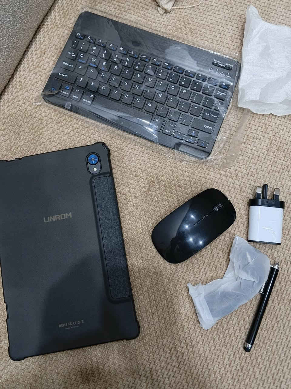 السلام عليكم
ايباد جديد ما مستعمل 
اكبر حجم 
ذاكره 256
رام 12
شاحنه تيبسي حديث 
اصدار 2026
 يخدم دراسه او لعب بوبجي 
بي اهوي مواصفات كامل ملحقات
ماوس + شاحنه +قلم + كفر
120 بي مجال 
***********
