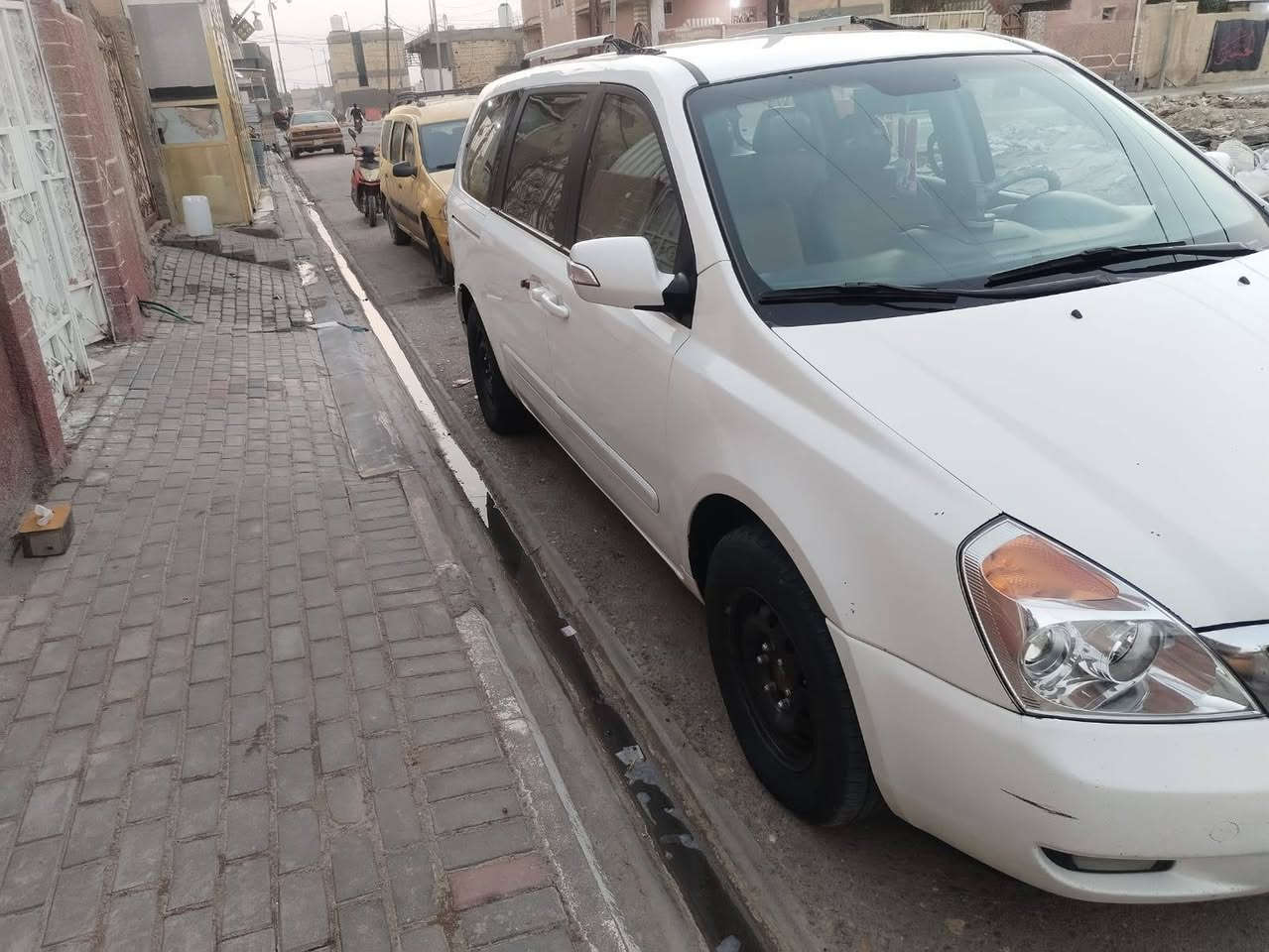 السلام عليكم سيدونه موديل ٢٠٠٩ خط سماوه كربلاء السياره جاهزه السعر ١٣٥ وبيهه مجال للاستفسار ***********
