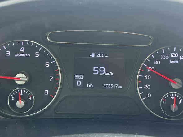 كيا سورنتو ٢٠١٨ رقم اربيل ٦ سلندر
ماشيه 200
بصمه
مثبت سرعه
4 وضعيات قياده 
كشنات كهرباء 
3 قطع تبريد 
جنطه كهرباء تفتح من تتقرب البصمه
مري شفط 
شاشه كبيره 
تخم تاير جديد
٨ نمره المرغوب

(بيها بنيد مرشوش  وبارد جوه الباب) 
السعر ٢٤٥ وبيها مجال
للاستفسار الاتصال ع الرقم ***********
