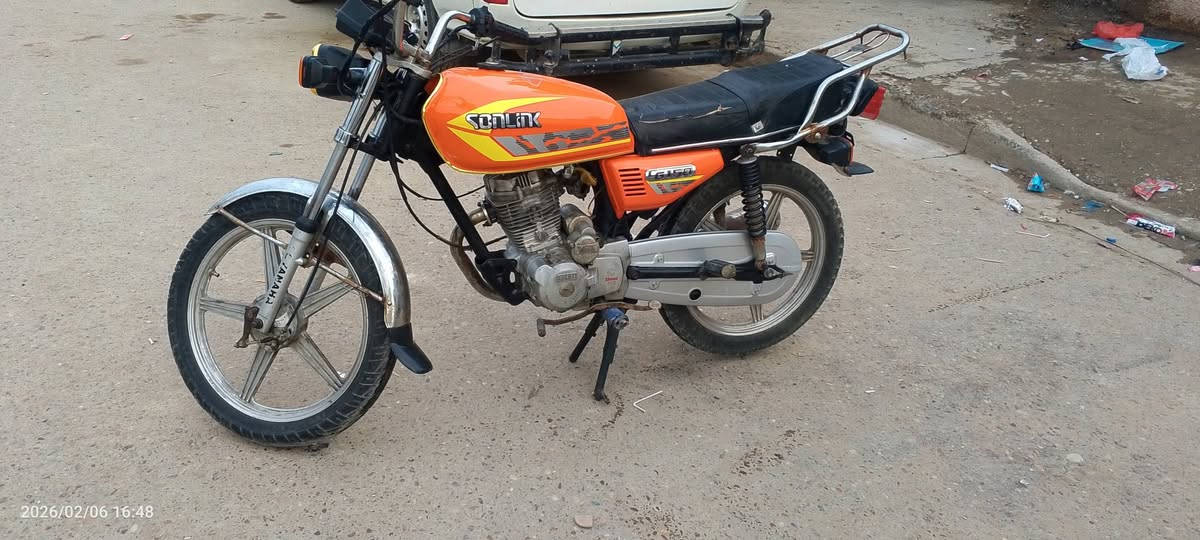 سلام عليكم دراجة سيفان  محرك نضيف  كهربيات كله شغاله سلف هندر   كله شغال  سعر 350وبيه مجال مكاني بغداد سبع قصور ***********
