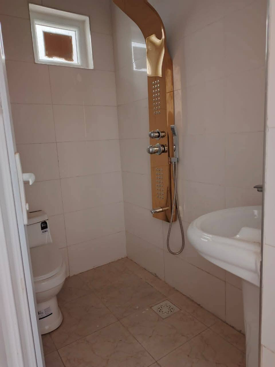 بيت زراعي سند ٢٥
مساحه ١٠٨
بناء ٨٠م
جديد طالعه منه عماله
هور رجب بفرع منتجع امواج بجر
سعر ٧٥ ميلون بي مجال بسيط
***********.  رقم بي واتساب
