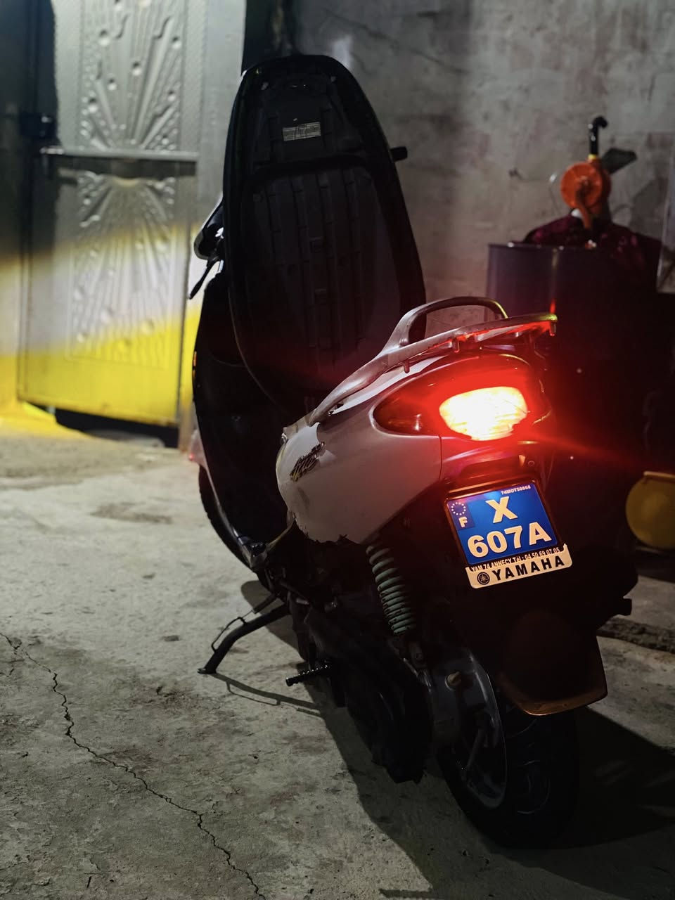 ماطور اكزز للبيع نضافه كدام العين الشاصي شرط ما مكسور ولا ملحوم وايرمنيه كلها شغاله بس السلف ما يشتغل و الكيج السرعه المكان موصل الجانب الأيمن سايدين ربيعه يم الصناعه السعر 330 وبي مجال للشراي رقم الهاتف / *********** 
***********
