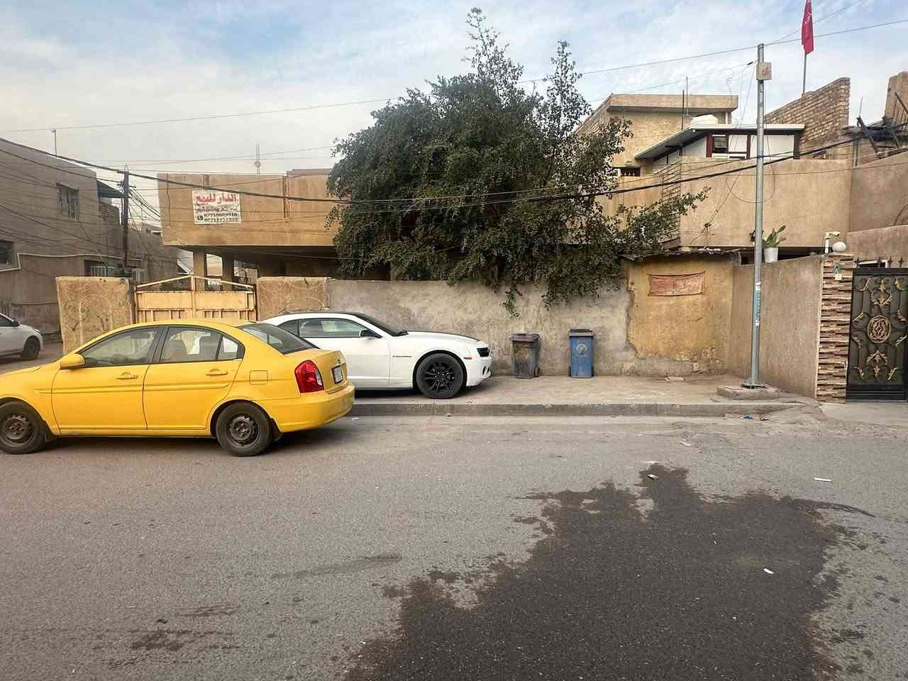 السلام عليكم البيت للبيع بناءقديم مساحة 260متر واجهة 13ونزال20 البيت بيعاع قطعة اراض موقع البيت زعفرانيه باظهره شارع المهد البيت ركن للاسفارتنه الاتصال على الرقم ***********

