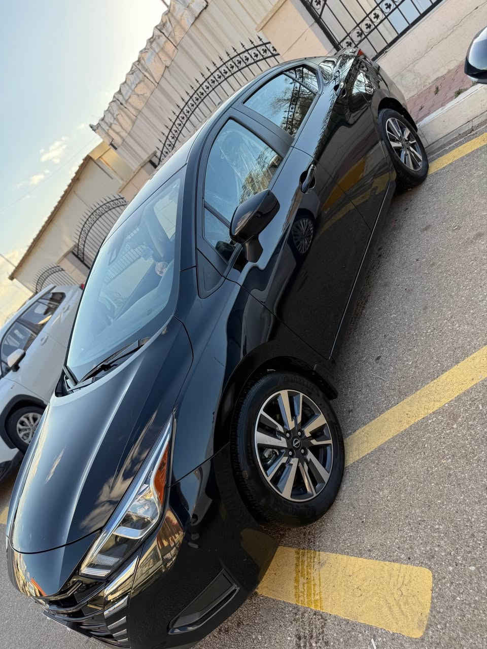 سلام عليكم
🚘 نيسان فيرسا 2024– فئة SV

✨ المواصفات:
 • تشغيل بصمة
 • رادار أمامي / خلفي / جانبي
 • حساسات خلفية
 • نظام Auto Stop
 • تحكم ستيرن جهتين
 • داخل لونين
 • ويل كروم
 • وباقي مواصفات الـ SV المعروفة

📌 الملاحظات:
 • سياره فقط صندوق صبغ بجم كبس بدون دواخل 
• رقم أربيل
 • سنوية جديدة
 • شرط التحويل

🚗 السيارة مرتبة وحلوة وجاهزة، بدون أي نواقص

📍 الموقع: كركوك
السعر 130وبيها مجال بسيط 
📞 *********** كركوك, العراق
