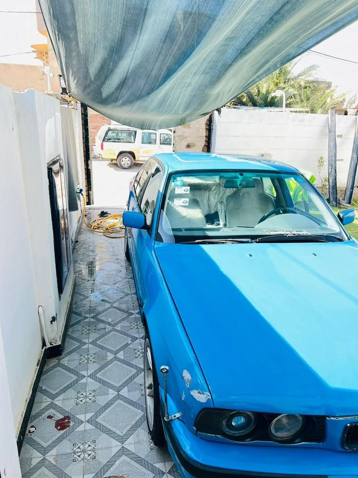 السلام عليكم بيم 525موديل 92كير ومكينه وحداديه خير من الله تبريد شغال رقم بغداد دولي محرك مسكر جديد بدون  حادث تحويل ثاني يوم مكان السياره بابل ***********السعر 55
