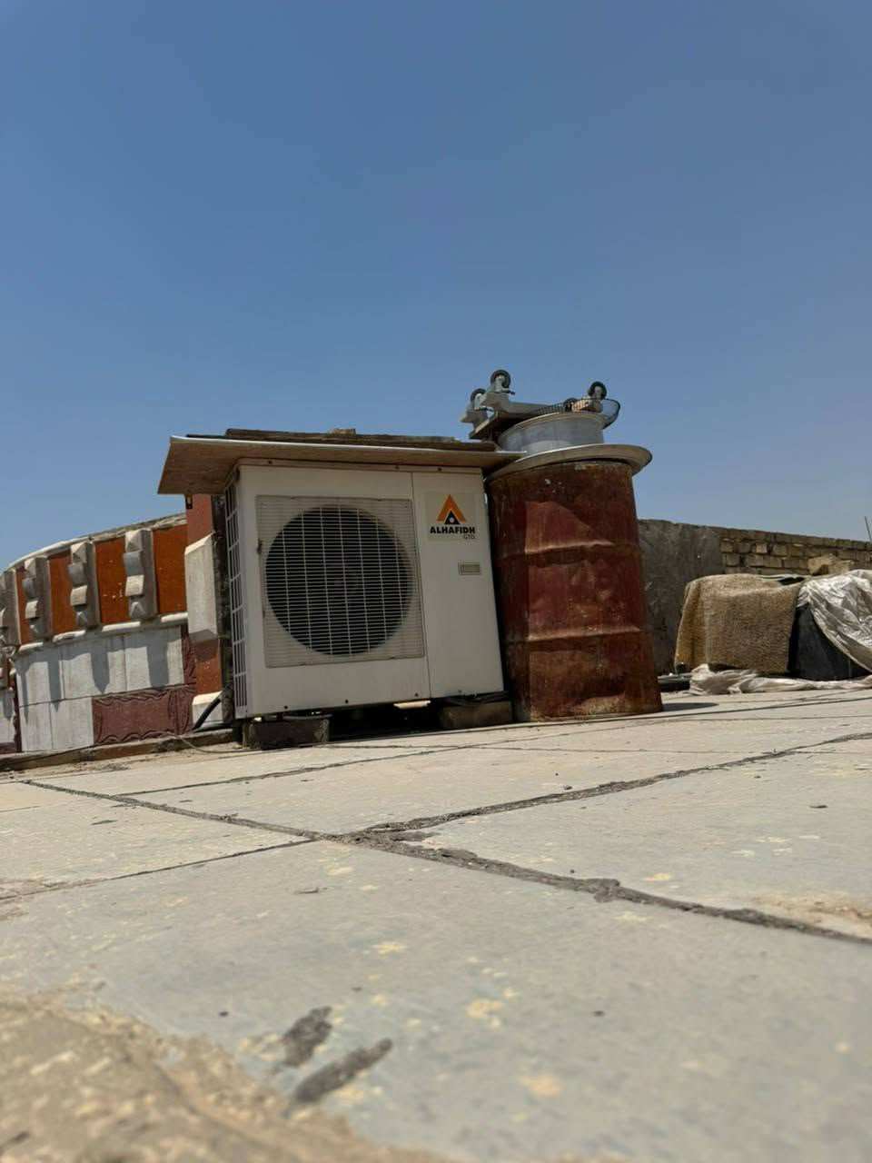 سبلت كنتوري الحافظ طنين وثلث غاز 22 حاليا شغال بحاله ممتازه  منصوب على حطته من اشتريته مليون  هدوء و تبريد ممتاز وريمونت شغال   الله شاهد عليه سبب البيع انتقال لبيت ثاني السعر 750وغساله اوتماتيك  ميديا حجم كبير تعمل بصوره جيده نقص فقط  الجامه فقط مثل ما موضح بالصورالسعر 150 المنوان بغداد حي بساتين مقابيل الشعب ***********
