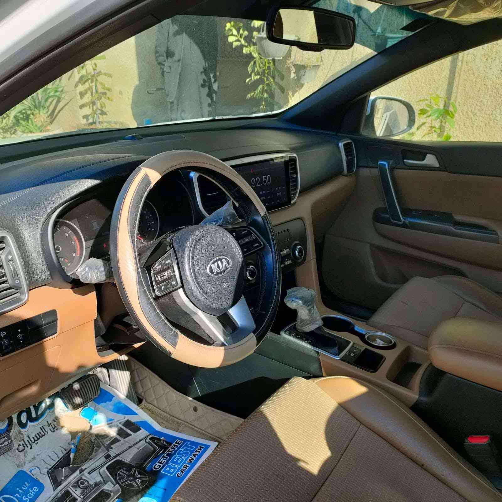 للبيع 🚗
نوع السيارة: كيا
الموديل: سبورتج
سنة الصنع: 2020
وارد : خليجي 
الممشى:   62000 km
اللون: ابيض
الحالة: نظيفة جداً 

المواصفات:
• فرامل ABS
• ( شاشة، كاميرا، حساسات امامي وخلفي، مرآة  كهرباء ، تحكم ستيرن، كشنات نص جلد بيجي، مثبت سرعة )
•اوضاع قيادة ( ايكو ، سبورت ، عادي )

الحوادث: خالية من الحوادث
الصبغ: بدون صبغ
الفحص: جاهزة للفحص

💰 السعر ‼️ علق بتم يجيك السعر بالخاص ‼️

📍 الموقع: بغداد / الكاظمية

📞 للتواصل: *********** / ***********
