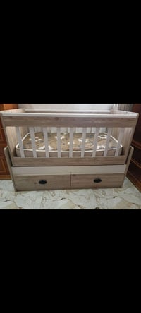 تخت طفل هزاز للبيع السعر 90 07707460633