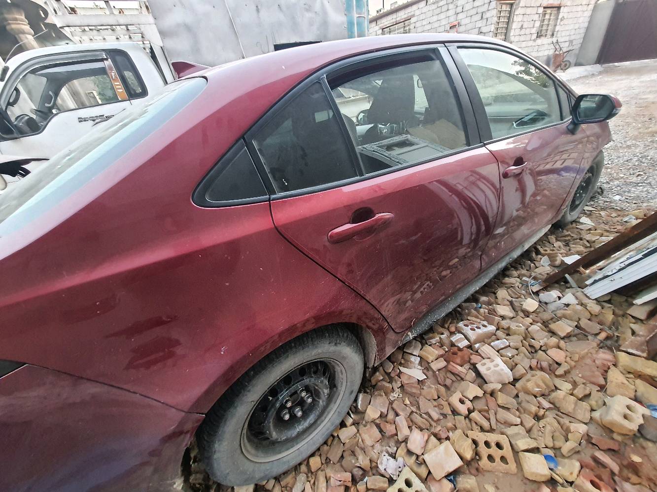 سلام عليكم كورلا موديل ٢٢ رقم بغداد معوقين راعيها موجود سياره بيهه بجم وباب سايق ضربه خفيفه محرك وكير مكفول سياره شغاله 