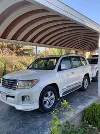 لاند كروزر للبيع ٢٠١٢بريم سياره جاهزه رقم بغداد للتواصل مع الرقم التال...