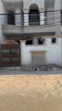 يوجد لدينا دار للبيع في الدوره. منطقة البو عبثه. 
في مجمع السلطان. 3
مساحه 125م 
يحتوي على  4 غرف نوم وصاله. ومطبخ. وكراج.  ومجموعة صحيات. بي نواقص بسيطه تستلم. البيت كامل. موقع البيت على شارع تجاري 
الاستفسار 
***********
***********
