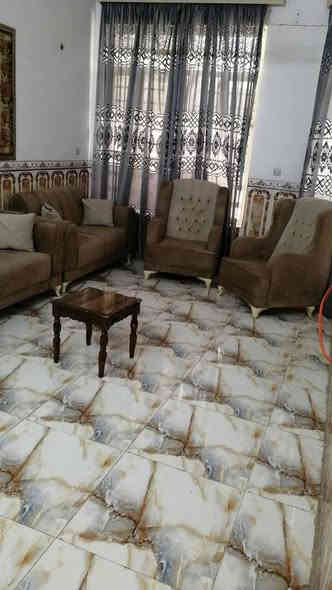 سلام عليكم البيت للبيع مساحته 150متر طابو ملك مكاني محموديه 6غرف نوم ومطبخ وستقبال وصاله وصحيات فوك وجوه ومنور البيت جبير خير من الله بس الغرفتين الفوك البلوجه سندويش والباقي كله صب السعر 115 وبي مجال اي استفسار اتصال بالرقم بي واتساب ***********
