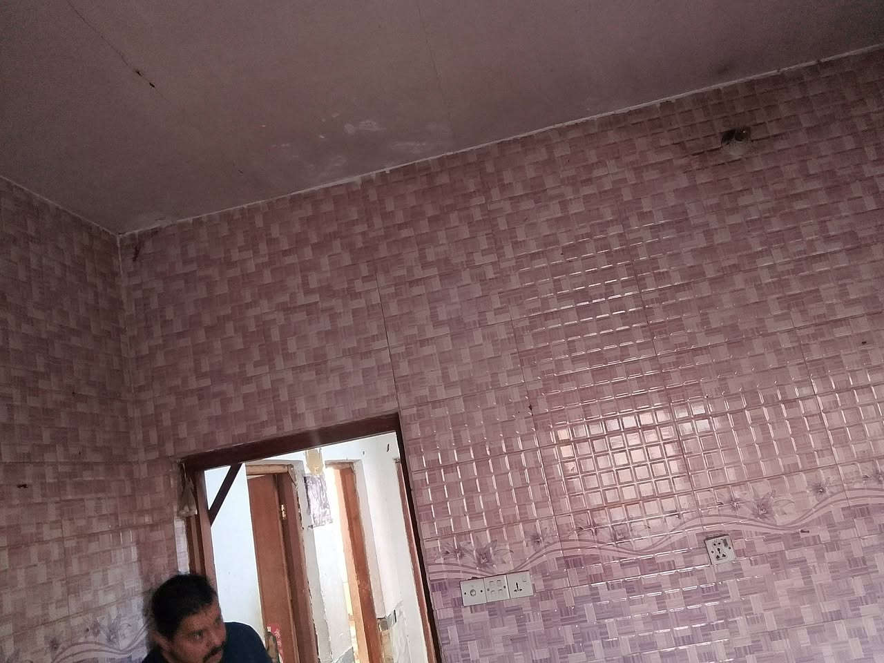 السلام عليكم من رخصت الئادمن بيت 300متر للبيع او للئيجار في حي الئمين مقابيل سفينه النجات *********** للستفسار ولبيت ركن عله شارعين وتبليط بل باب ومجاري متوفر وماء وكهرباء وشكرا
