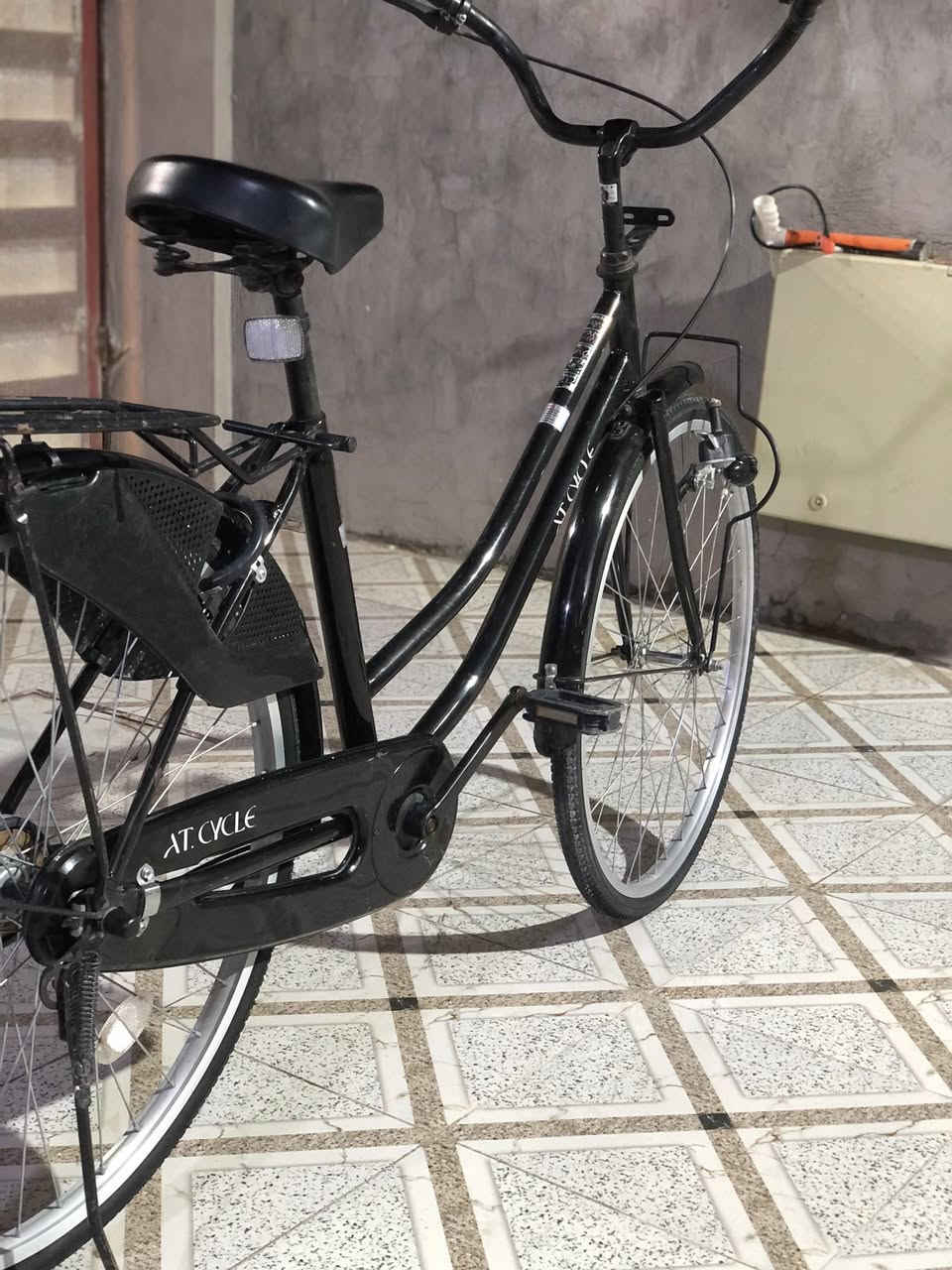 سلام عليكم بايسكل للبيع حجم 26 نظافته 95 جديد بلادي  الون اسود  السعر 120 وبي مجال للطيبين العنوان بغداد البعيثه الرقم ***********
