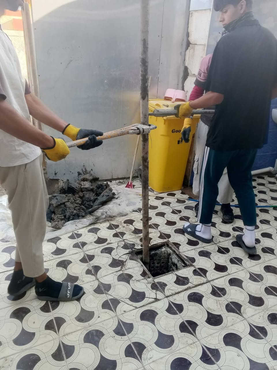 ابو منتظر لحفر البراين للمخازن لتصريف مياة منها اطي ضمان بشغلنه متسحب بعد سعر الحفر 100الف بوري على ابو بيت ***********حنه بابل محاويل
