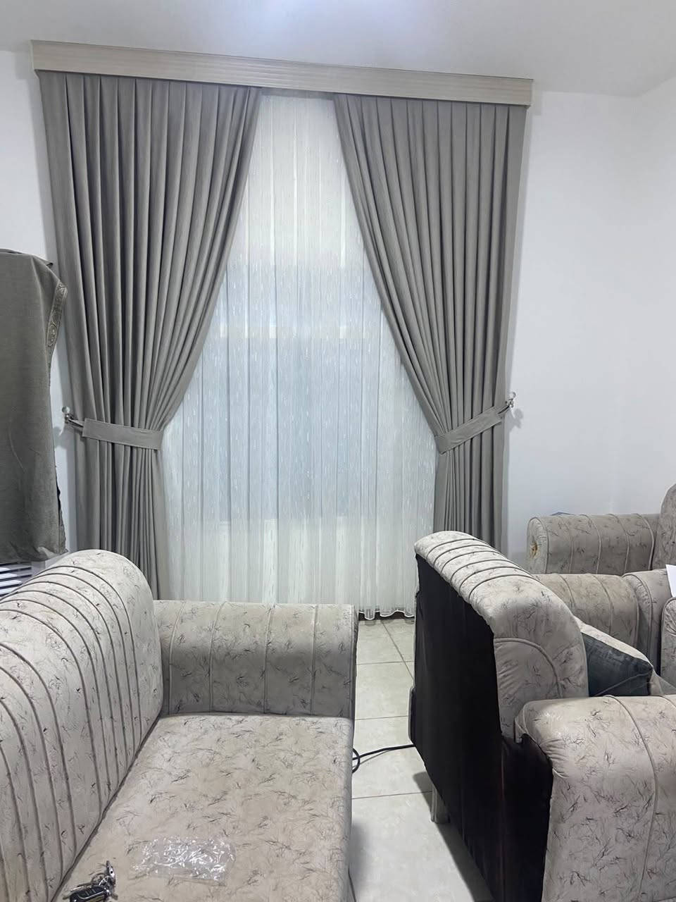 ظل للستائر 
أحدث التصاميم الستائر العنوان قريه الغدير الأولى قرب البازار للاستفسار ***********
