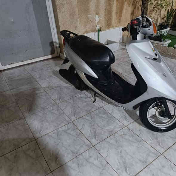 دراجة عصفوري ياباني مكينة ما مفتوحة ناعمة كلش كفرات أصلي جارد كابريتر أصلي عداد الكتروني شغال مقياس الدهن والبانزين شغال إنذار السرعة شغال الدراجة عليهة تزويد كلج أمامي رياضي شرط إذا ما تقفل 65 وتعبر العداد اطيك فلوسهة قبضات رياضي مريحات دبلات خلفي أمامي رياضي بلاد يعني من اليابان خرز رياضي كشن رياضي يعني الدراجة مصروف عليهة ومتعوب عليهة عوزهة شغلة وحدة بس التريشة الجانبية فقط سعرهة
4 ألف إني اوديك على واحد فقط هاي 
سعر الدراجة 350 ألف 
مكاني واسط الكوت شارع أربعين ***********
