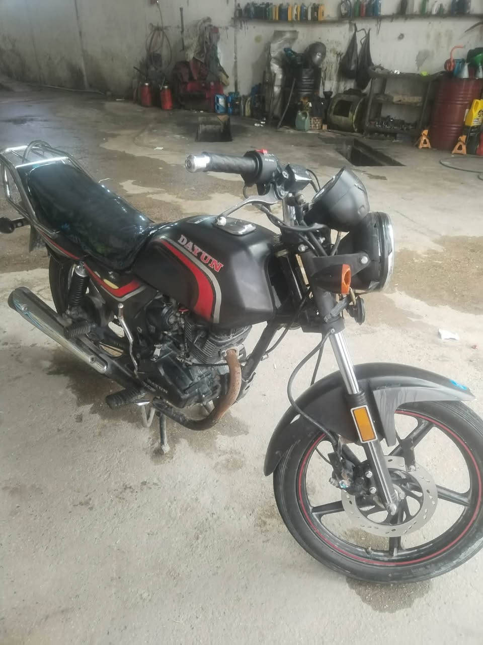 دايوان عظم الكتروني 21 اوراق اصولي دراجه نضيفه لو اطلع بيه بالسبوع مره لو مااطلع نقصها اشاره + صافحيه وحده + لايت
باتري اصلي جديد 
كشن جديد 
تاير خلفي جديد 
دبلات خلفيه جديده 
زنجيل جديد 
كلجات اصليه جديده 
المكينه مجفته بسبب خطاء من المصلح ماكايمه 
شراي راسلني خاص وتدلل ***********
