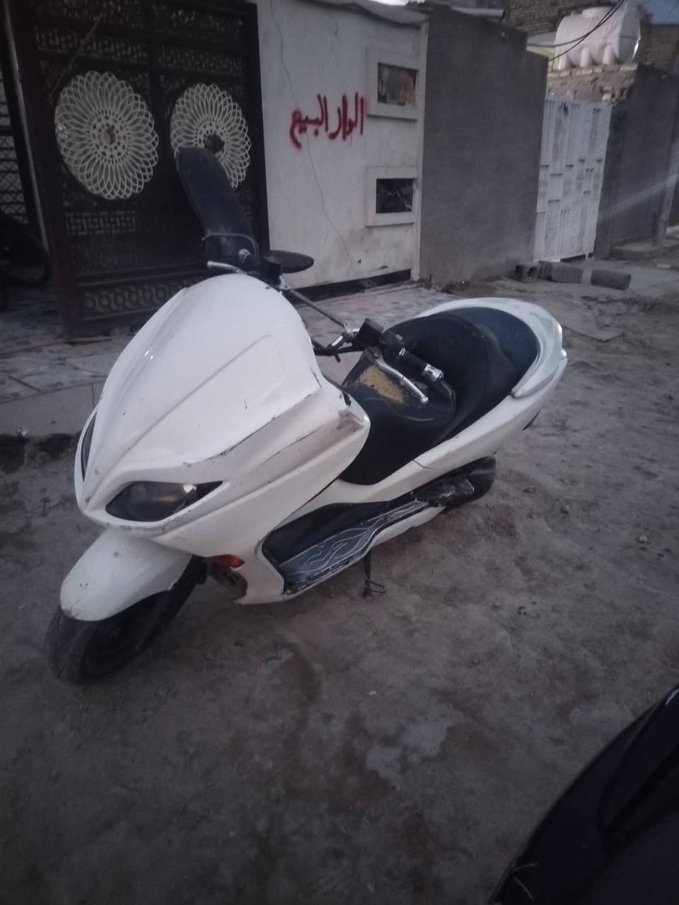 السلام عليكم
دراجه للبيع 010

دراجه ماشيه 68 كربائيات كلهة شغاله حساس ستاند كير شغال 7نمر 4تحويلات دراجه نكره بكل وقت حماوه جون النص ثابته معدل 160 تغفل للئخير بس نقصه التريشه الجوه وكفراتهة 70بل ميه نضافتهن مستعجل ع البيع سبب محتاج فلوس تواصل واتساب او ماسنجر ***********
