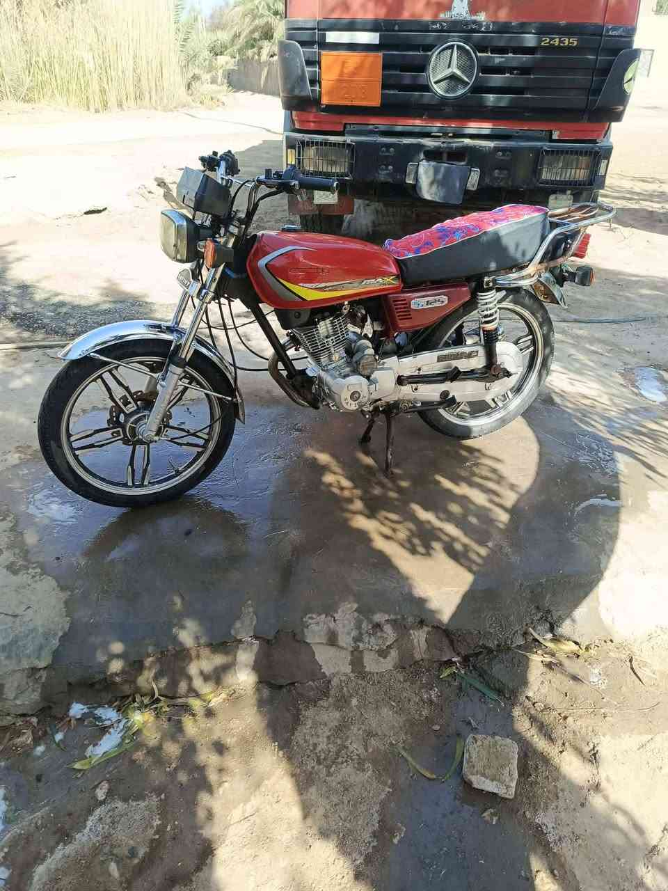 دراجه سافان مديل 23 مكينه مامفتوحه ماعايزه شي 
مكانه حله عوفي سعره 375بيه مجال بسيط 
***********
