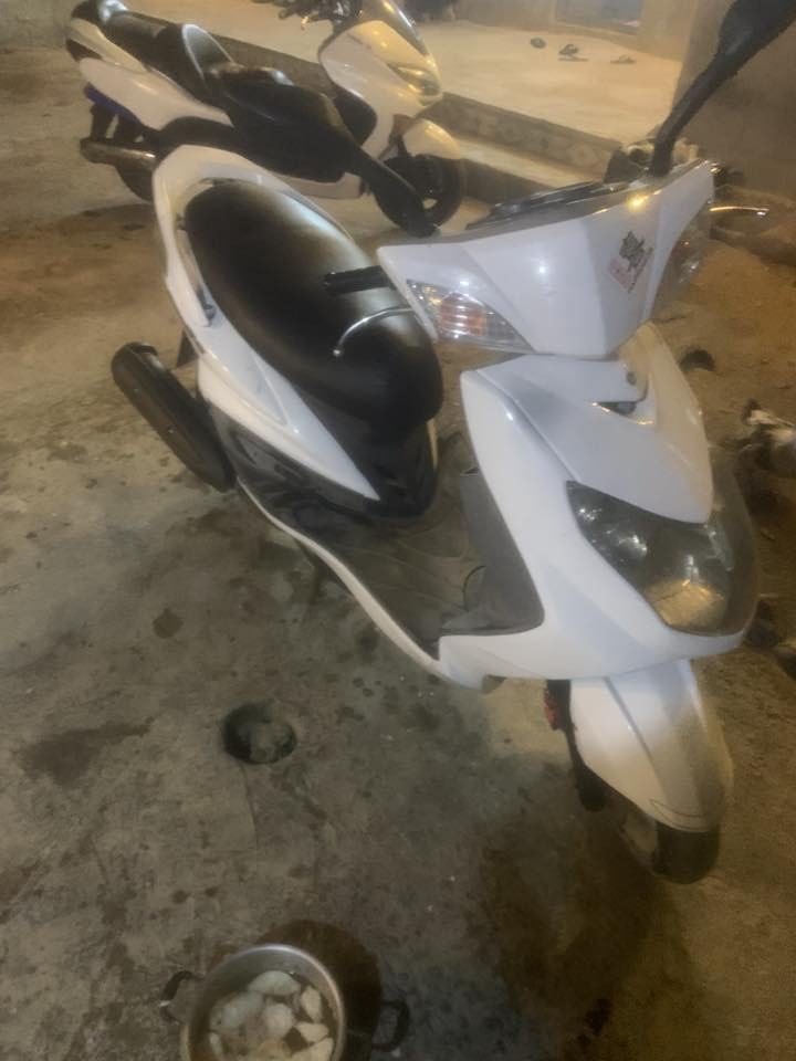 سلام عليكم سكنس للبيع دراجه نضيفه مال جناي  السعر   750 وبيه مجال المكان بغداد ***********😇***********
